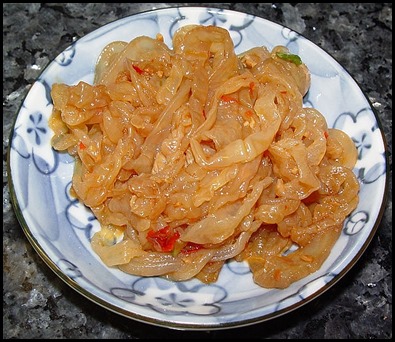 640px-Jellyfish_sesame_oil_and_chili_sauce