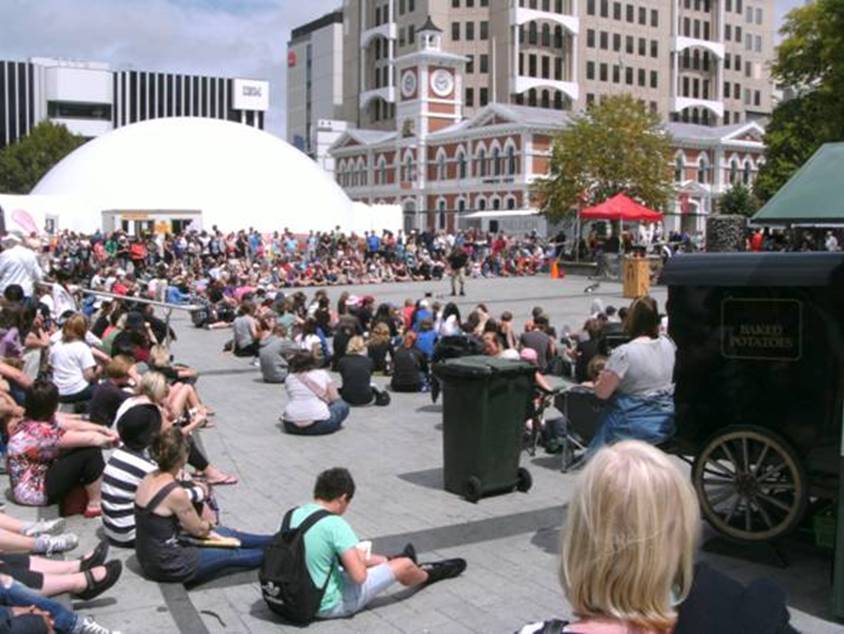 NZ - Christchurch buskers festival 86.JPG