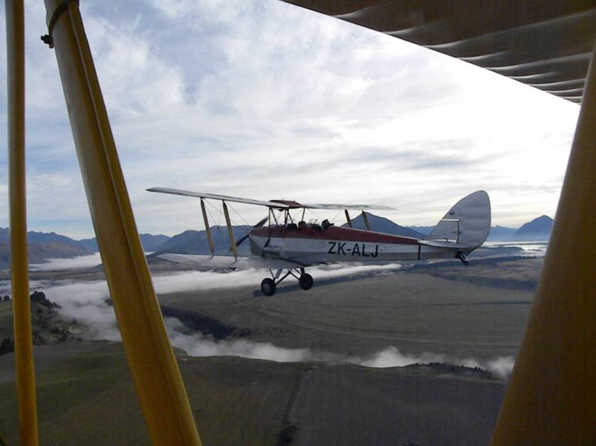 2009_0101TigerMoth0163.JPG