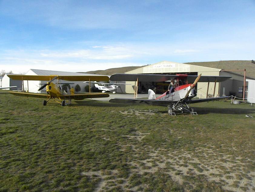 2009_0101TigerMoth0134.JPG