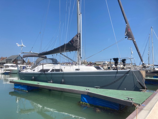 A boat docked at a pier

Description automatically generated with low confidence