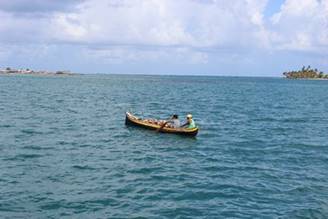 A small boat in a body of water

Description automatically generated