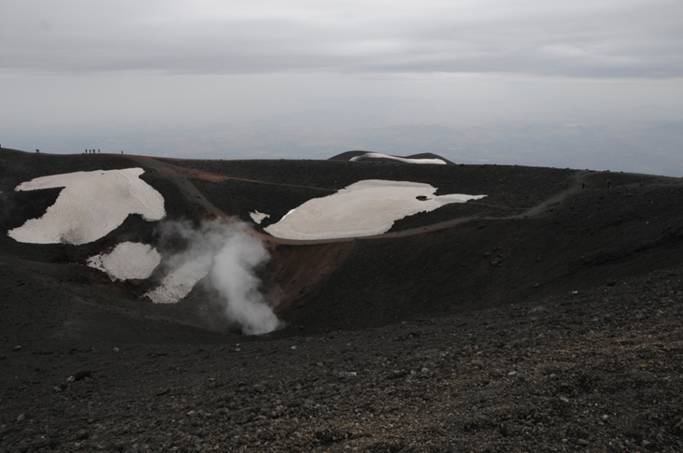 Tiny people at recent crater.JPG