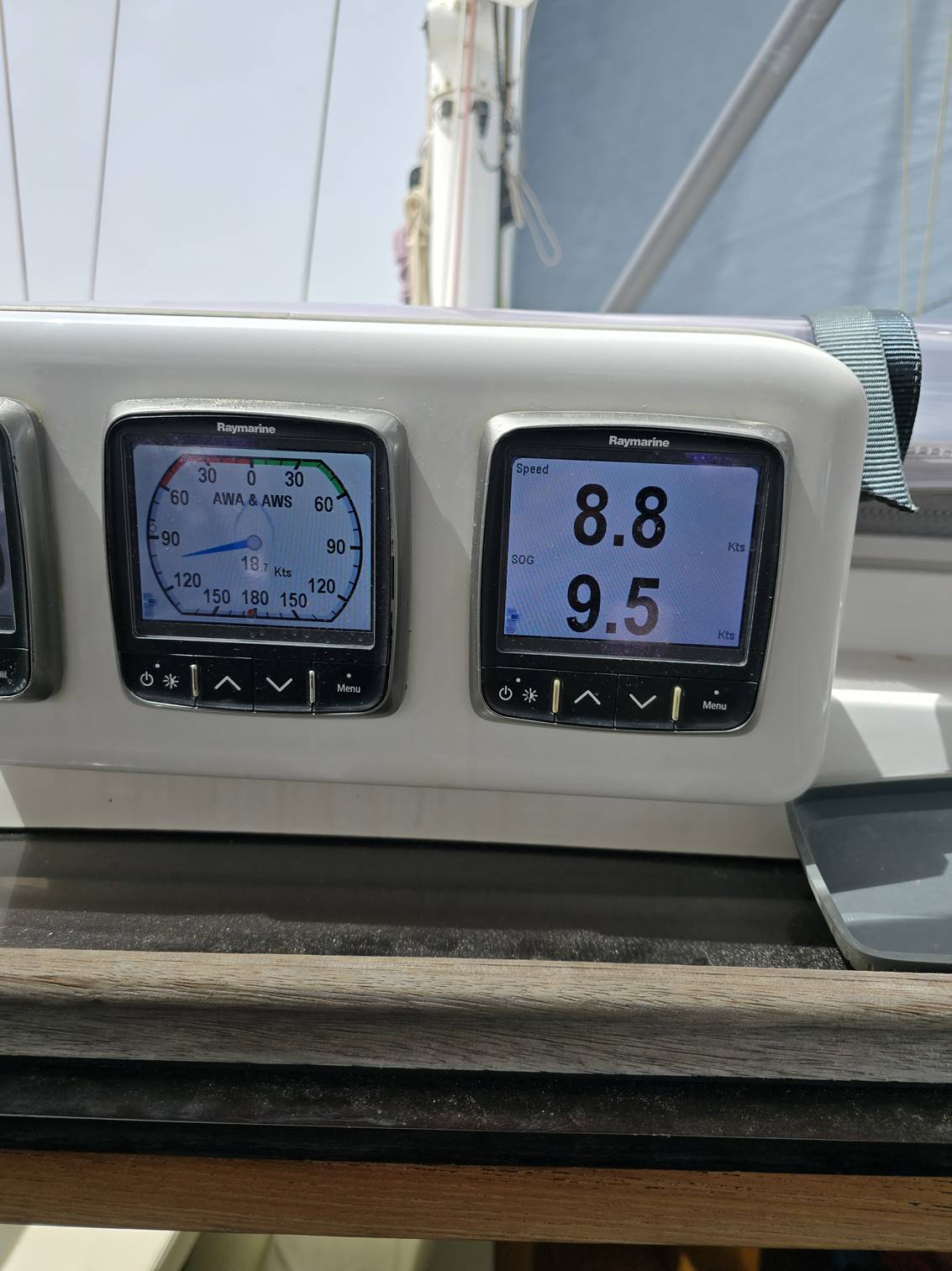 A close up of a device

Description automatically generated