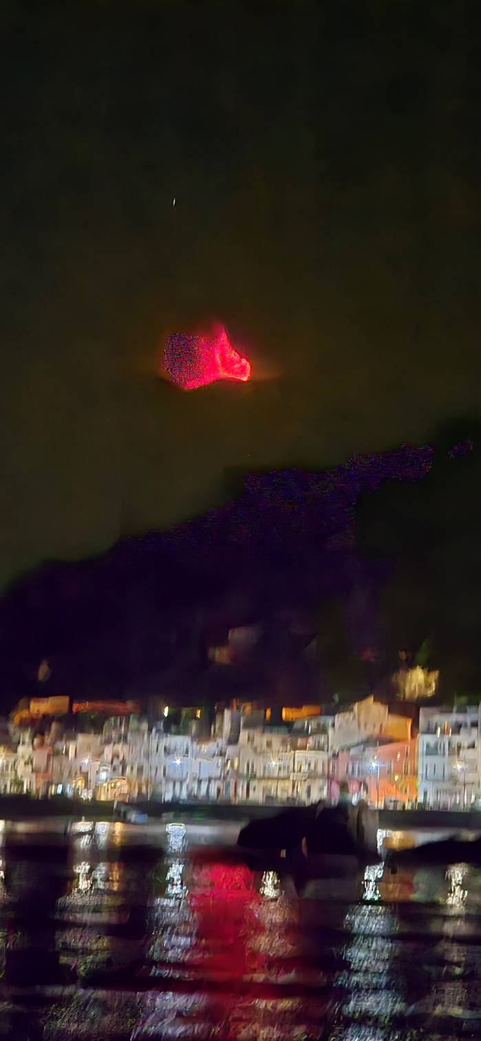 A red light in the water

Description automatically generated